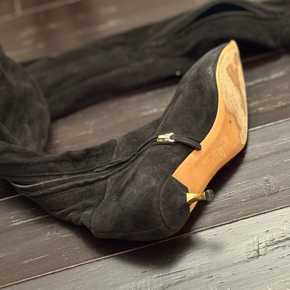 Valentino Garavani Black Over-the-Knee Suede Boots, size 39. - Picture 2 of 15